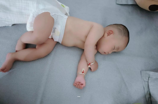 高平宝宝突然很多眼屎